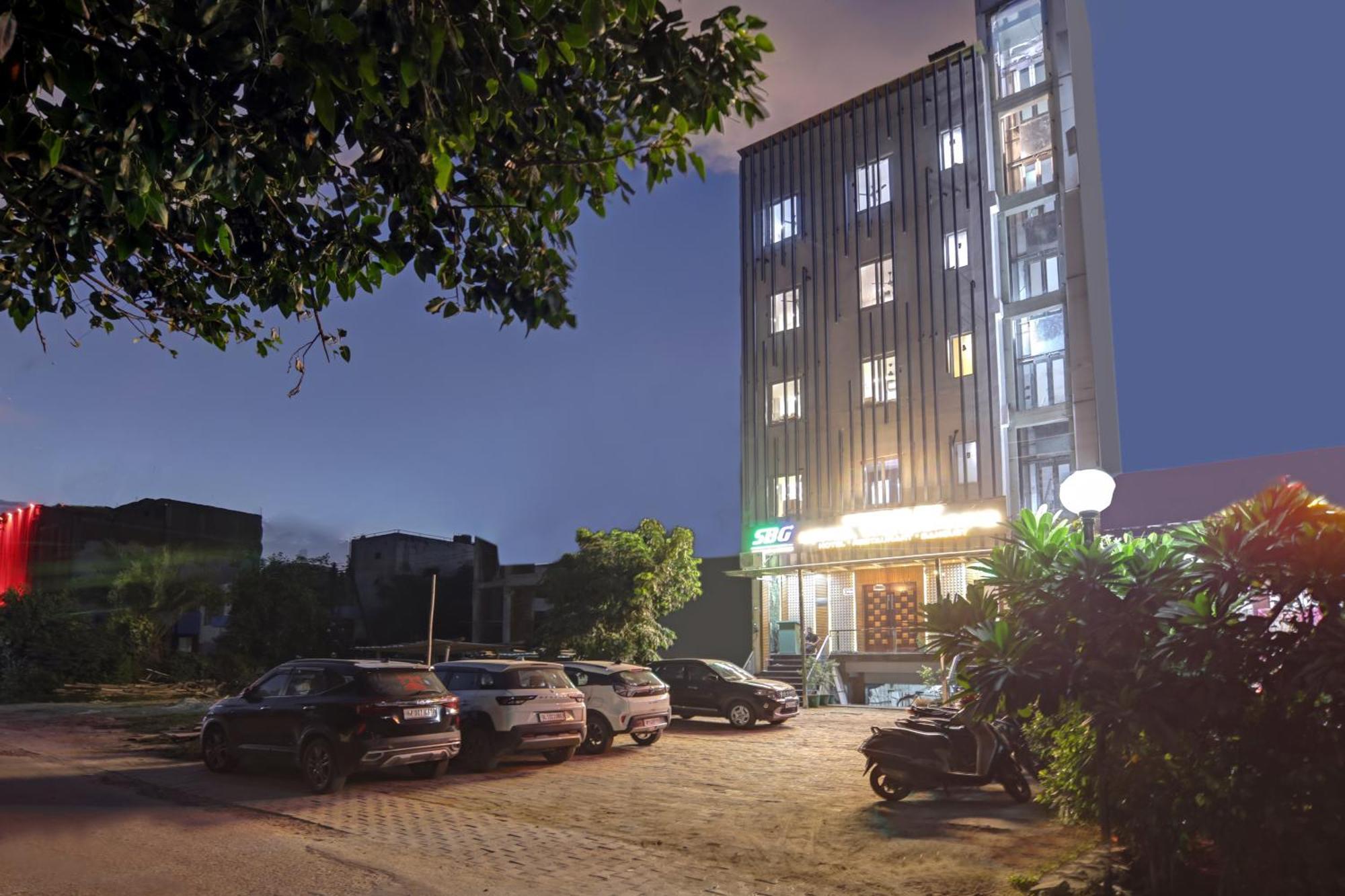 Status By Hotel The Emporio غازي أباد المظهر الخارجي الصورة
