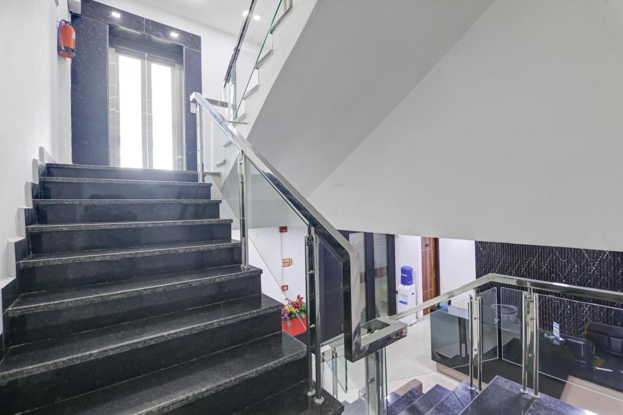 Status By Hotel The Emporio غازي أباد المظهر الخارجي الصورة