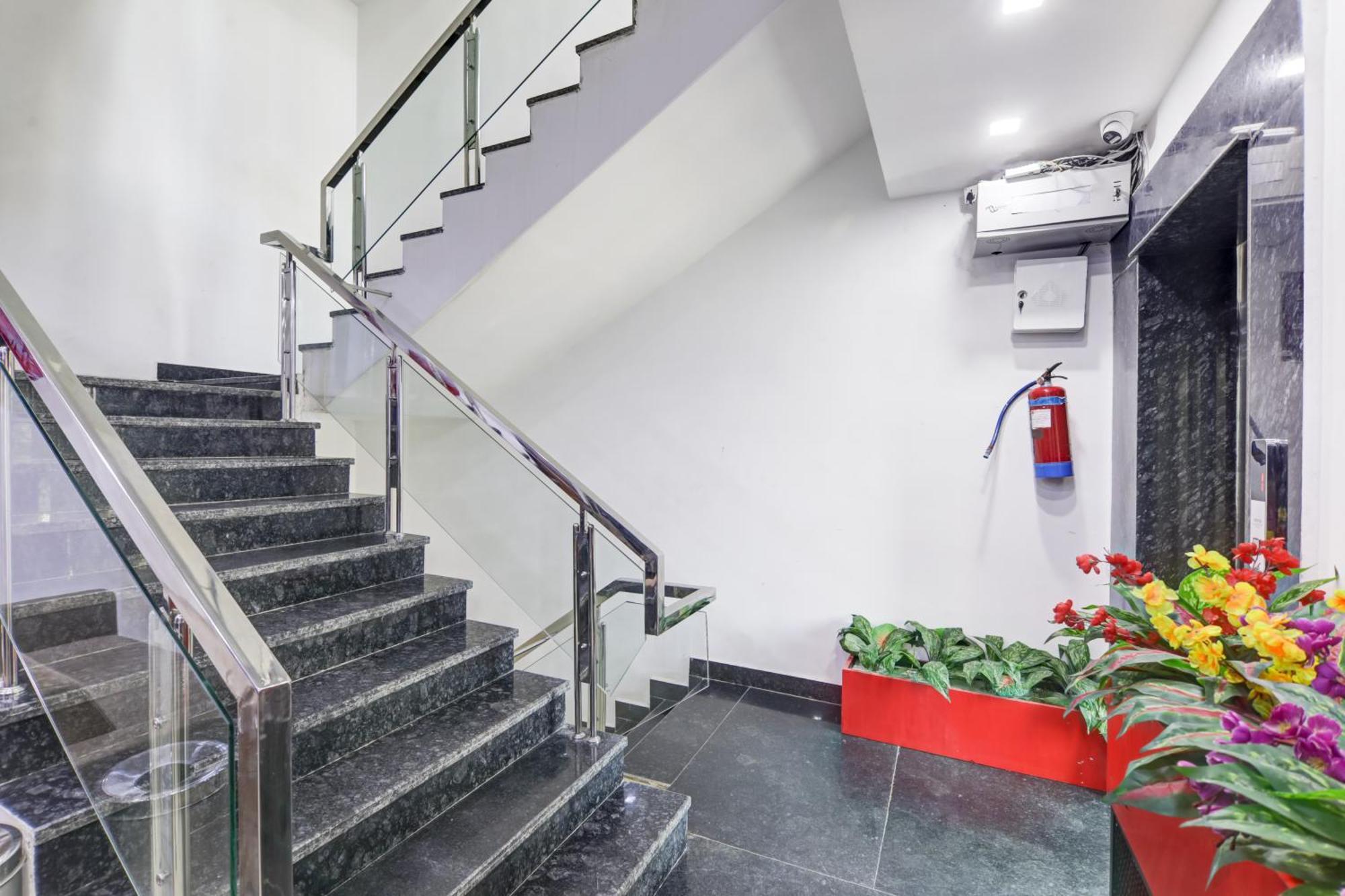 Status By Hotel The Emporio غازي أباد المظهر الخارجي الصورة